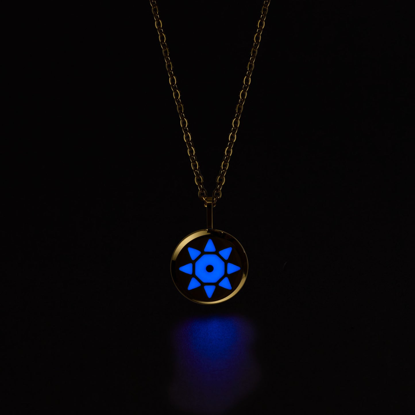 SOLIS Necklace with a pendant glowing blue in the dark